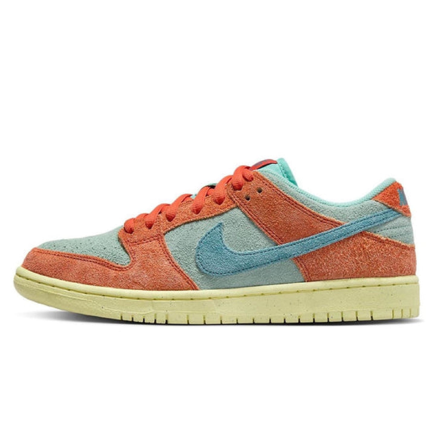 NK SB Dunk Low